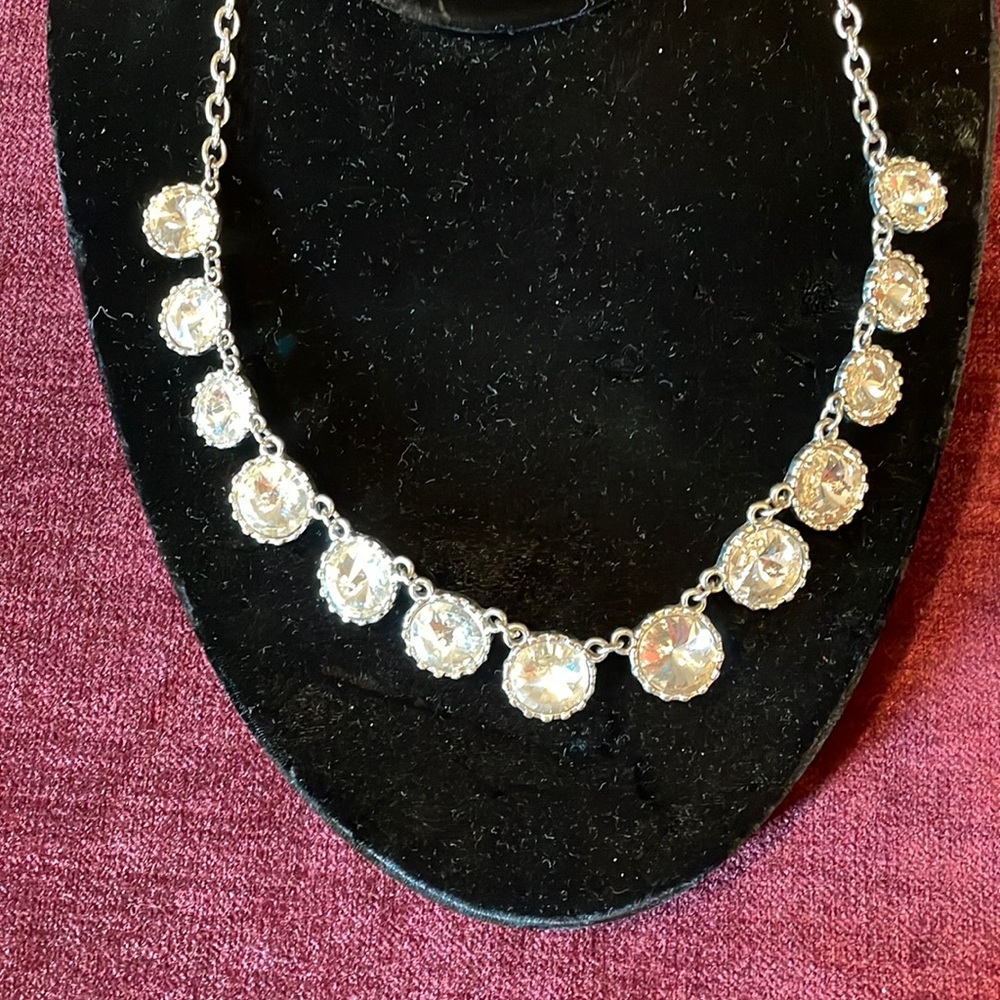 Diamond like jewels necklace with adjustable clasp